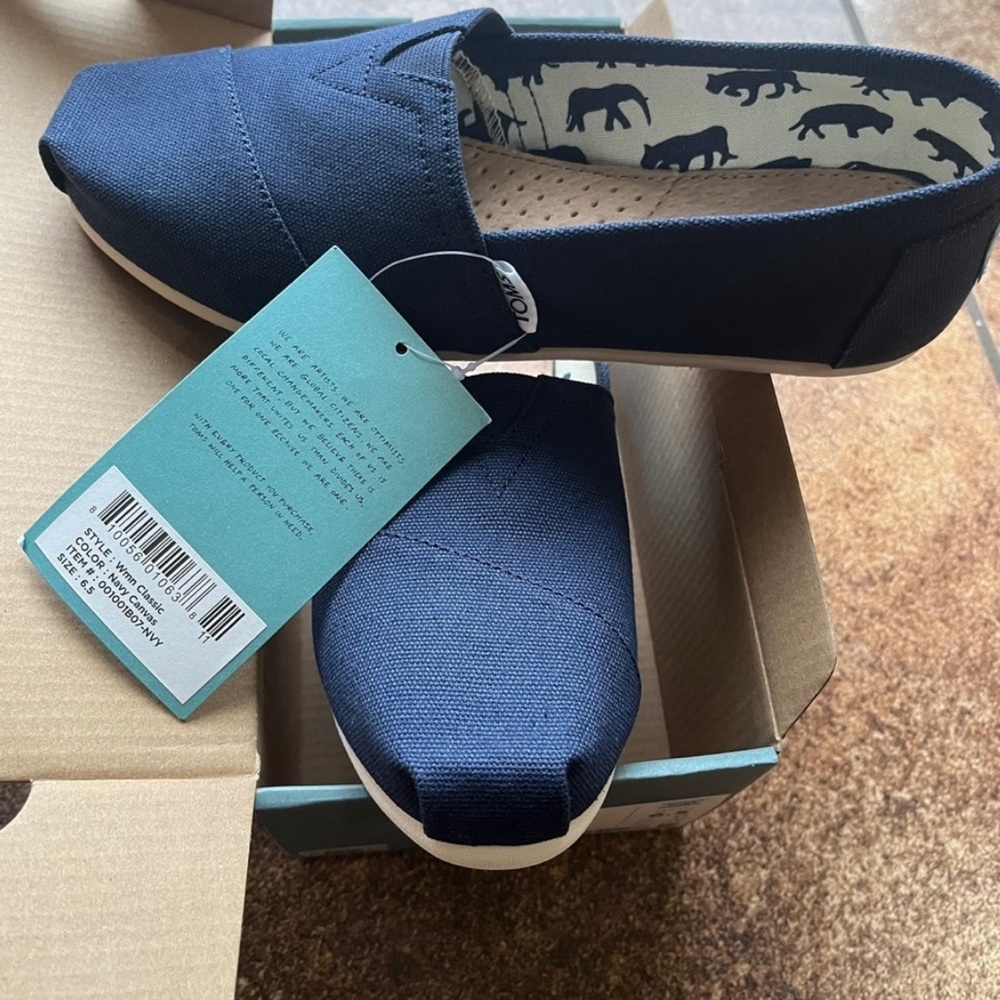 Women’s TOM’S